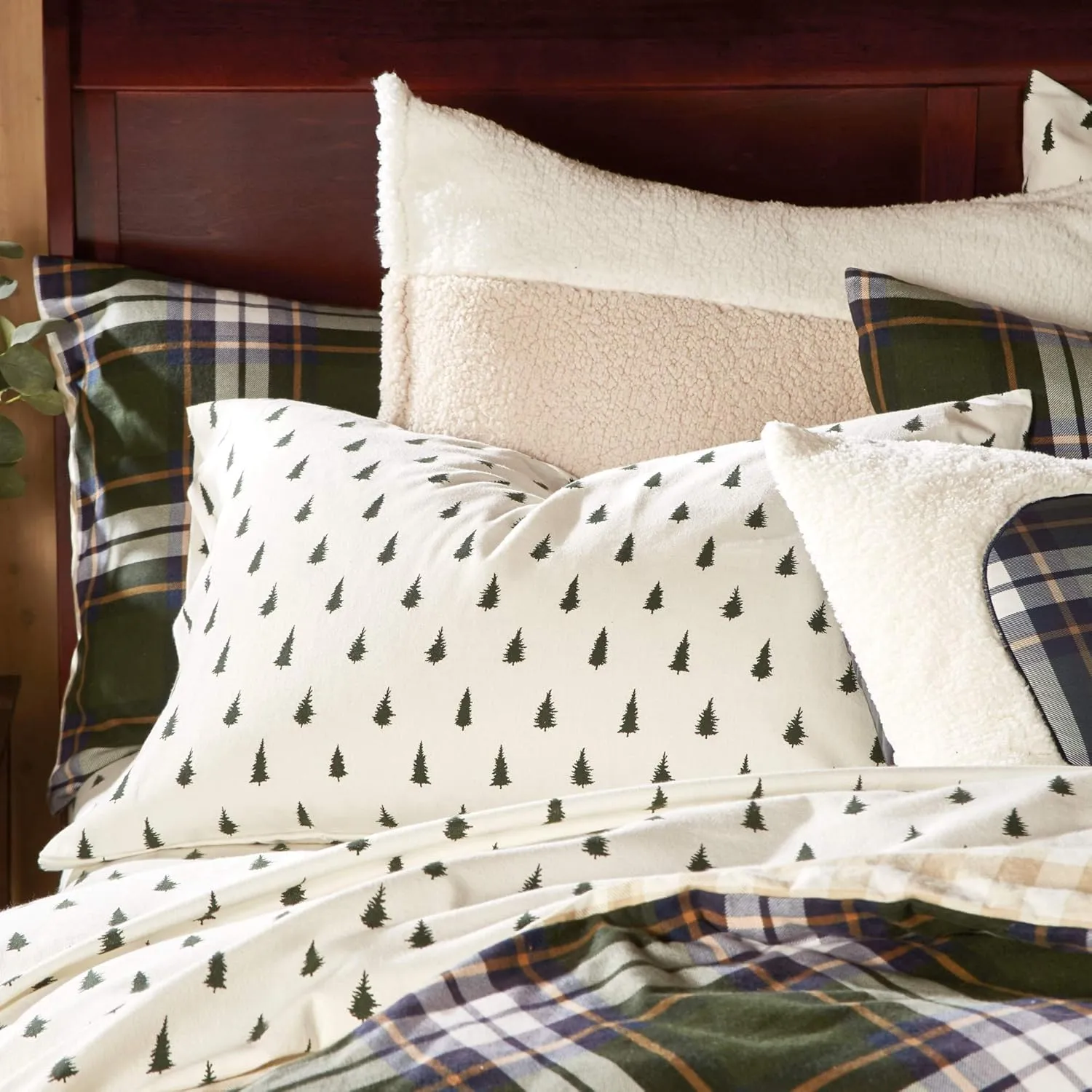 G.H. Bass Spruce Trees 100% Cotton Flannel Sheet Set, Flat, Fitted, 2 Pillowcases, Queen, Forest Green