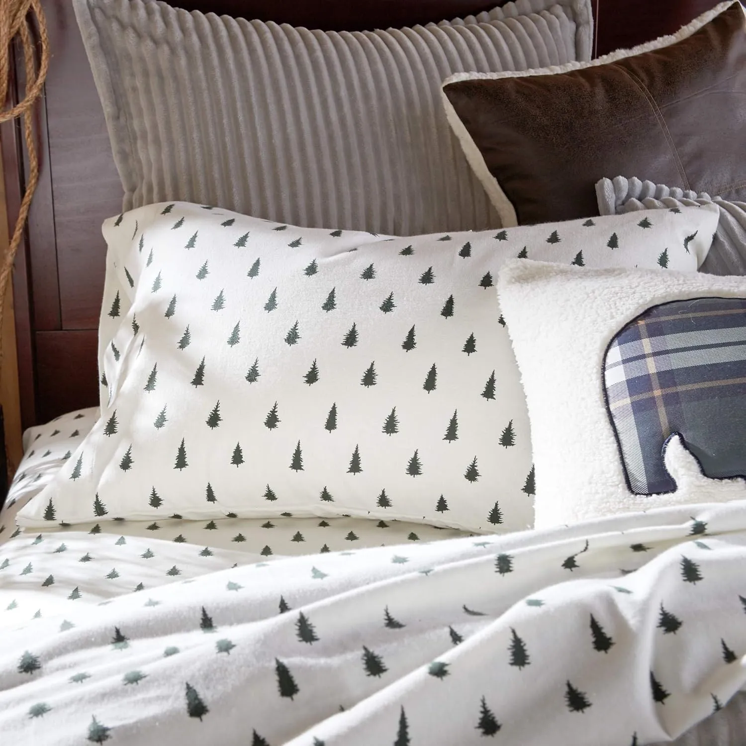 G.H. Bass Spruce Trees 100% Cotton Flannel Sheet Set, Flat, Fitted, 2 Pillowcases, Queen, Forest Green