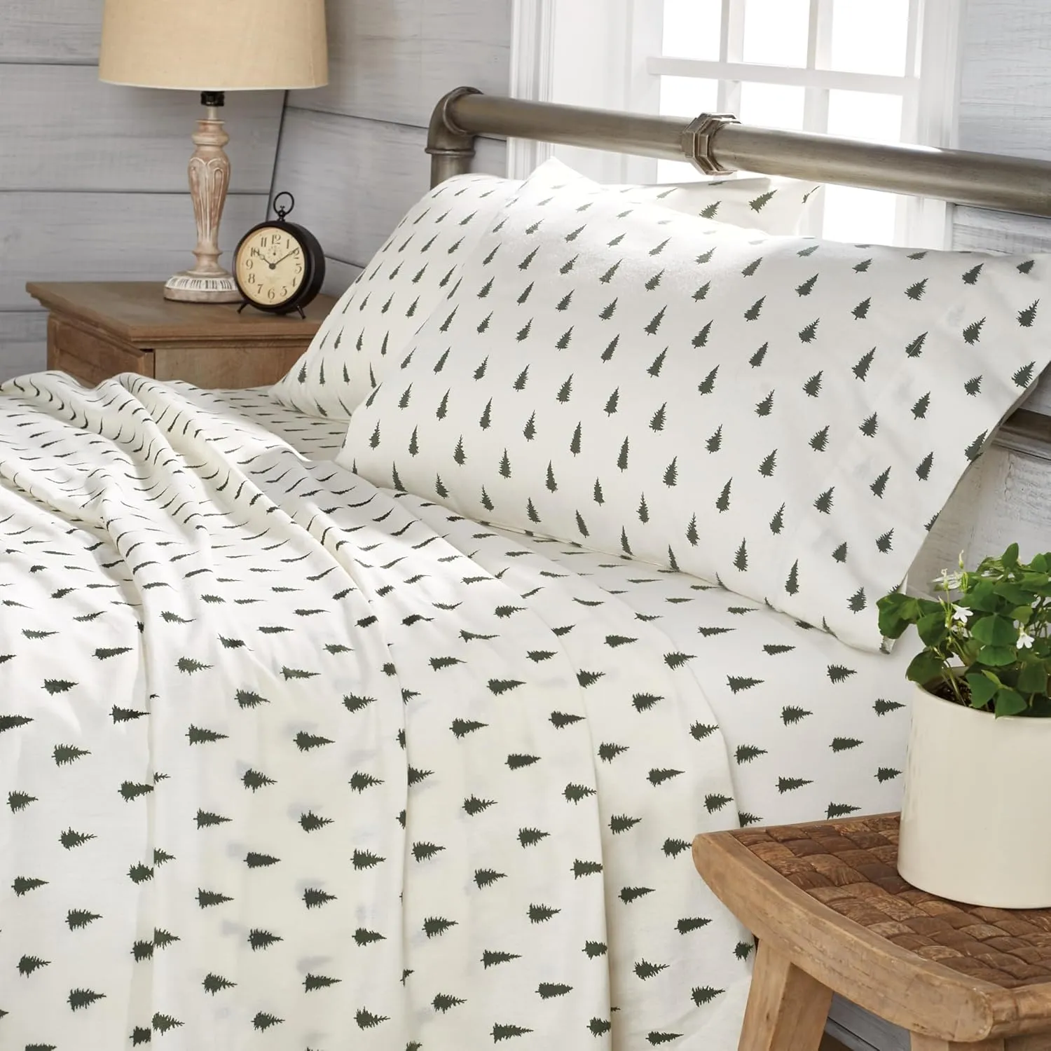 G.H. Bass Spruce Trees 100% Cotton Flannel Sheet Set, Flat, Fitted, 2 Pillowcases, Queen, Forest Green