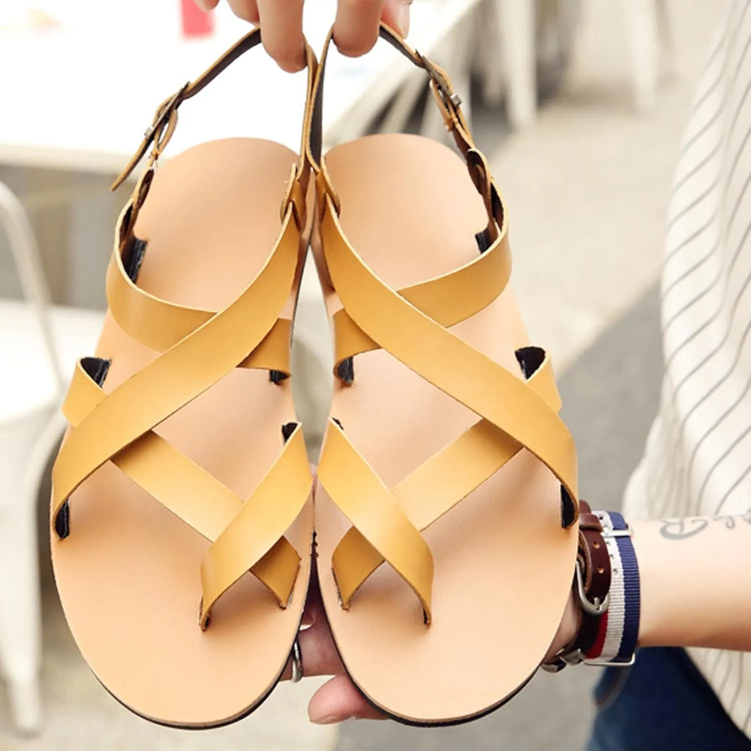 Men's Leather toe ring Flat Gladiator Sandals Fashion Cross Straps Round Open Toe Slip-On Clip Toe Beach Sandals with Adjustable Metal Buckle Summer Casual soft Walking Sandals