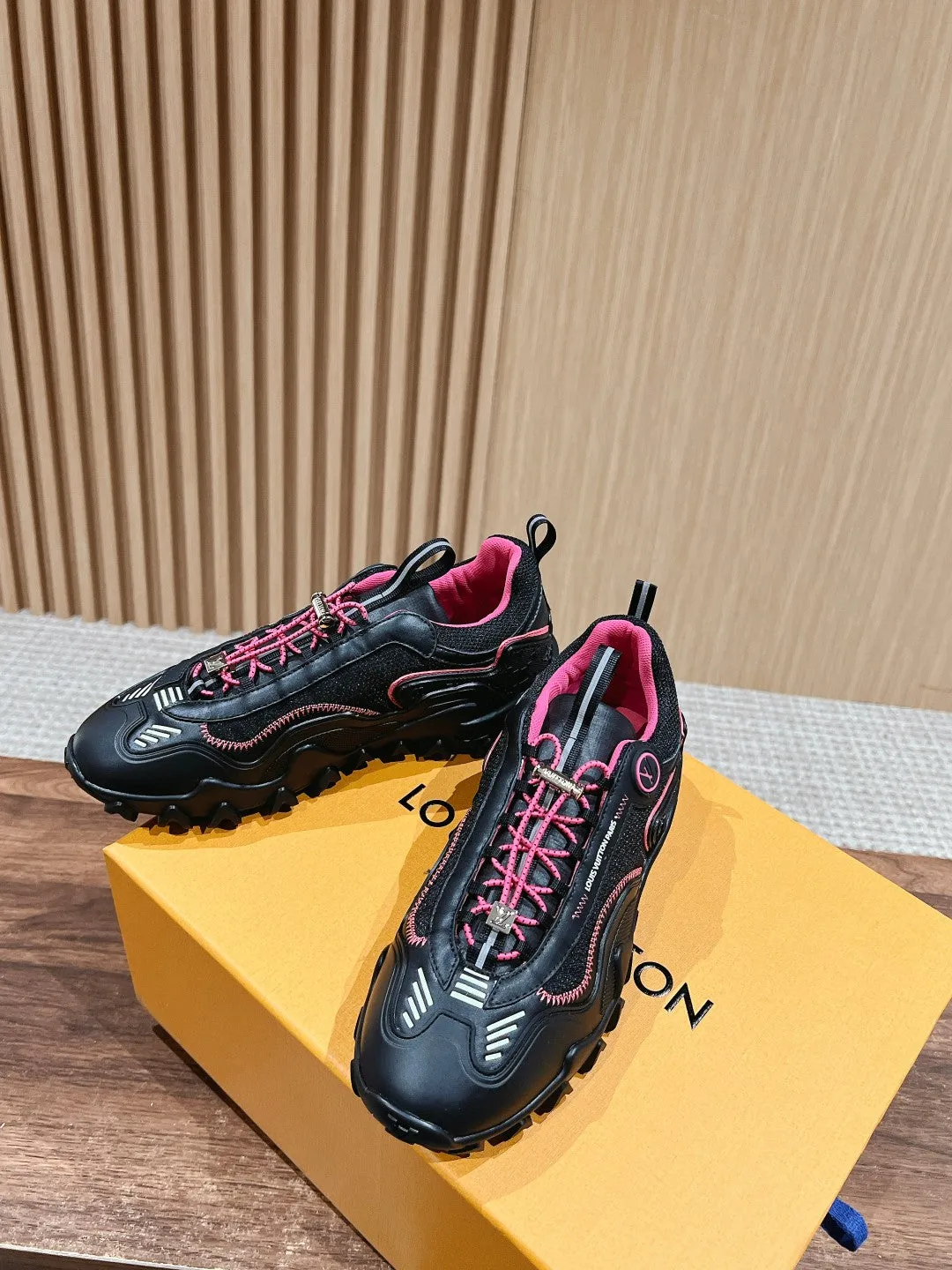 Mix Sneaker Vuitton Pink Black Cowhide Louis Real-time tracking Rush Premium customer care